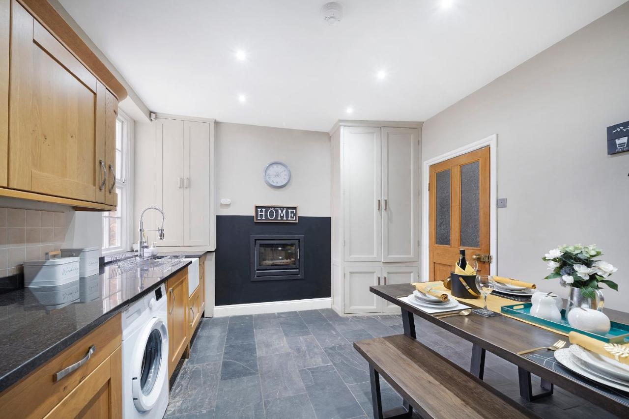 4 Bedroom Home With Garden, Game Room, Parking- Esho Stays 글로스터 외부 사진