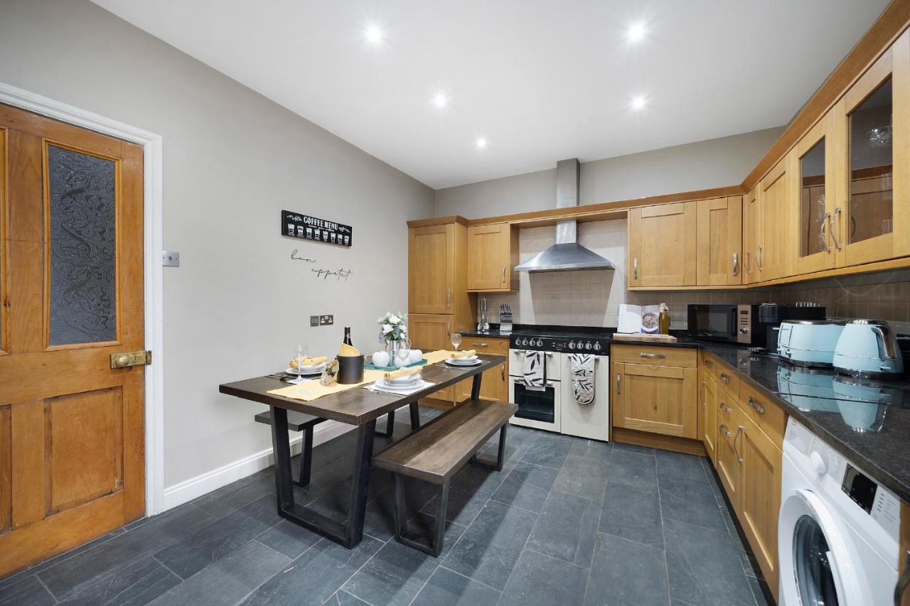 4 Bedroom Home With Garden, Game Room, Parking- Esho Stays 글로스터 외부 사진