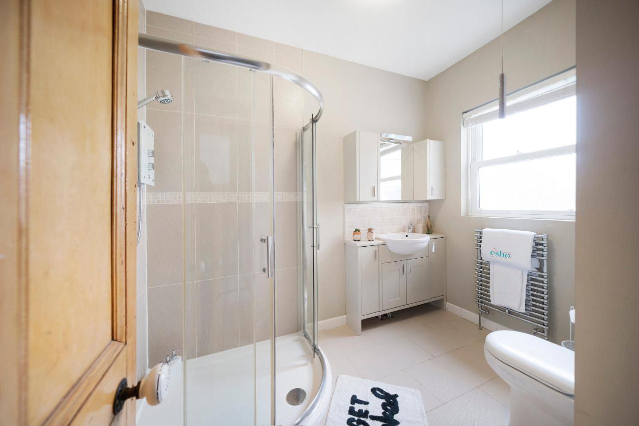 4 Bedroom Home With Garden, Game Room, Parking- Esho Stays 글로스터 외부 사진