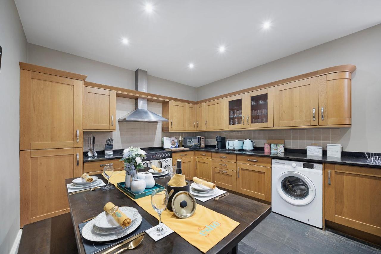 4 Bedroom Home With Garden, Game Room, Parking- Esho Stays 글로스터 외부 사진